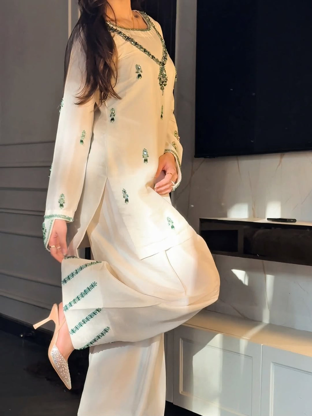 White Farshi Jora | Azadi Sale