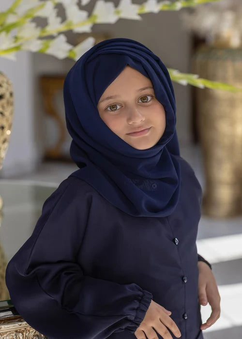 Kids abaya set close-up
